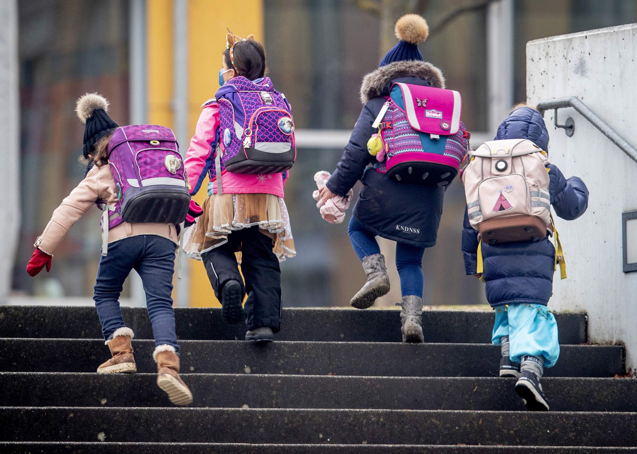 Teachers lament 'chaotic' virus rules in German schools