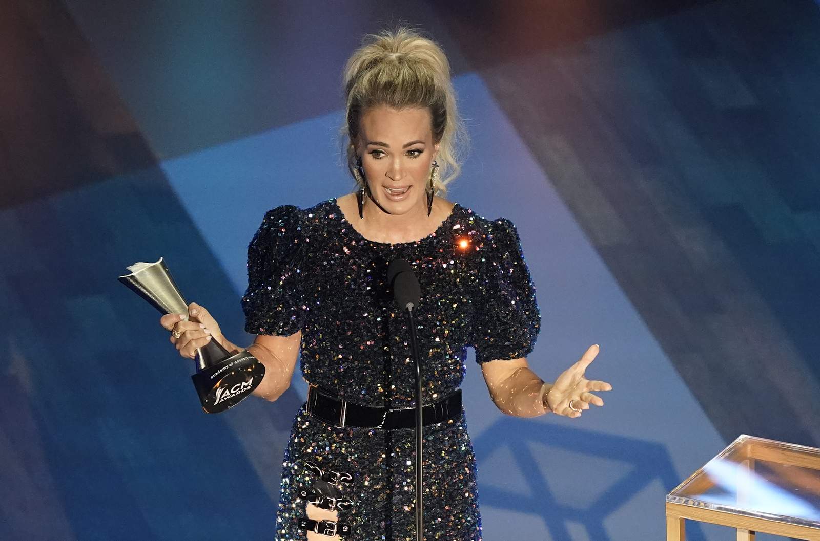 Carrie Underwood, Thomas Rhett tie for top prize at ACMs