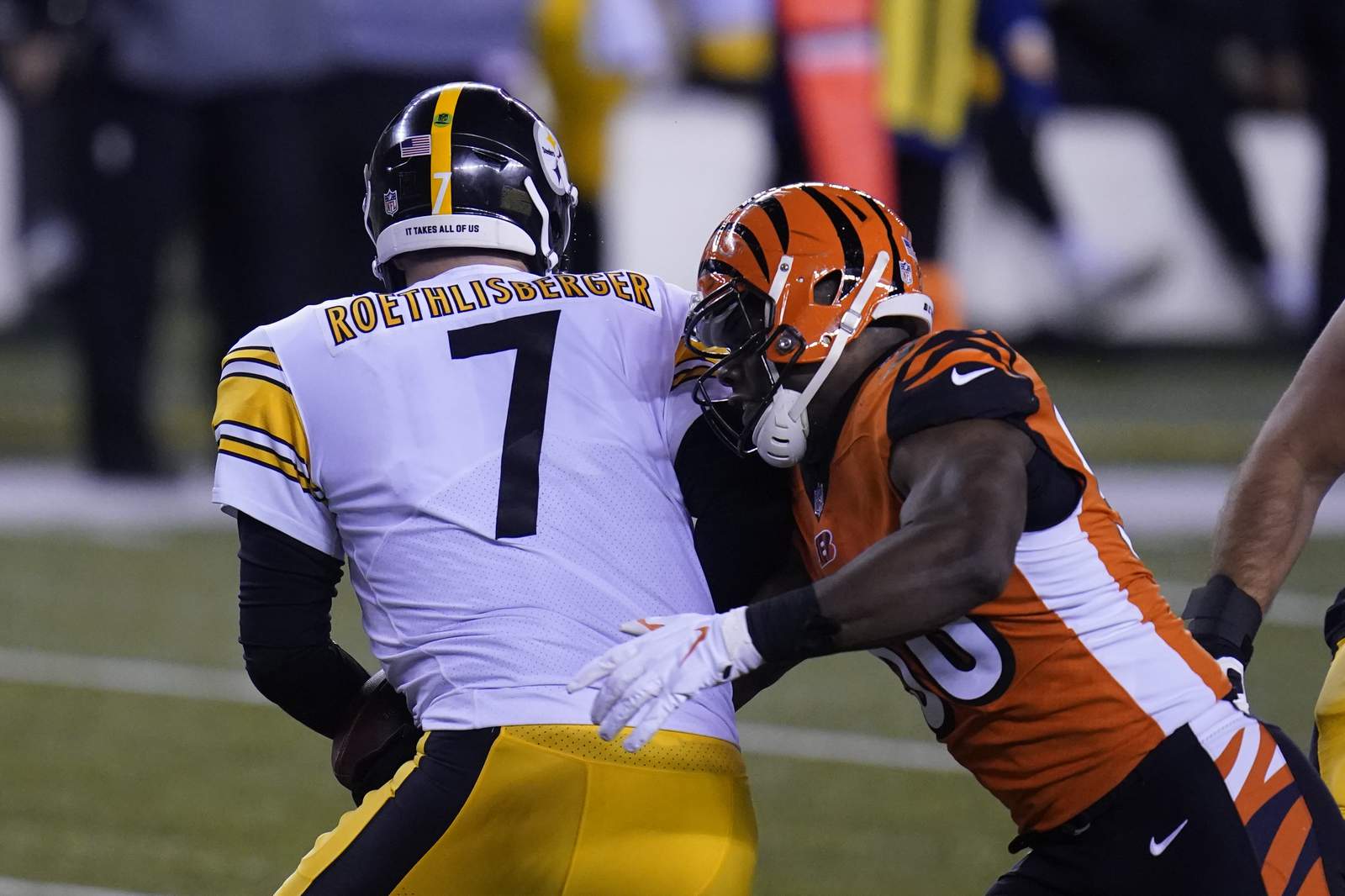 Bengals ride big first half to shocking win over Steelers