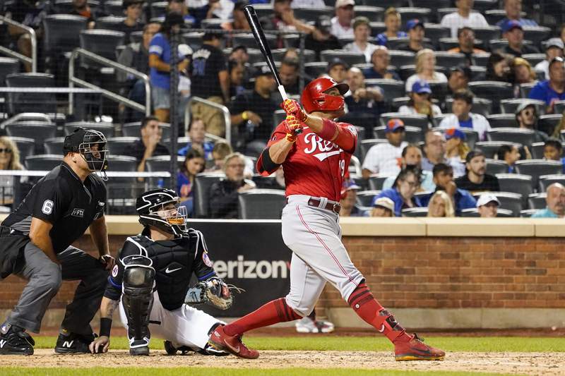 Votto homers in 7th straight game, one shy of MLB record