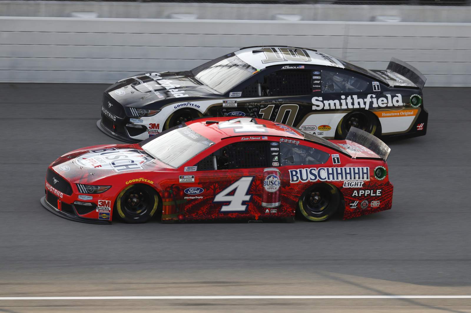 Harvick holds off Hamlin for Michigan doubleheader sweep
