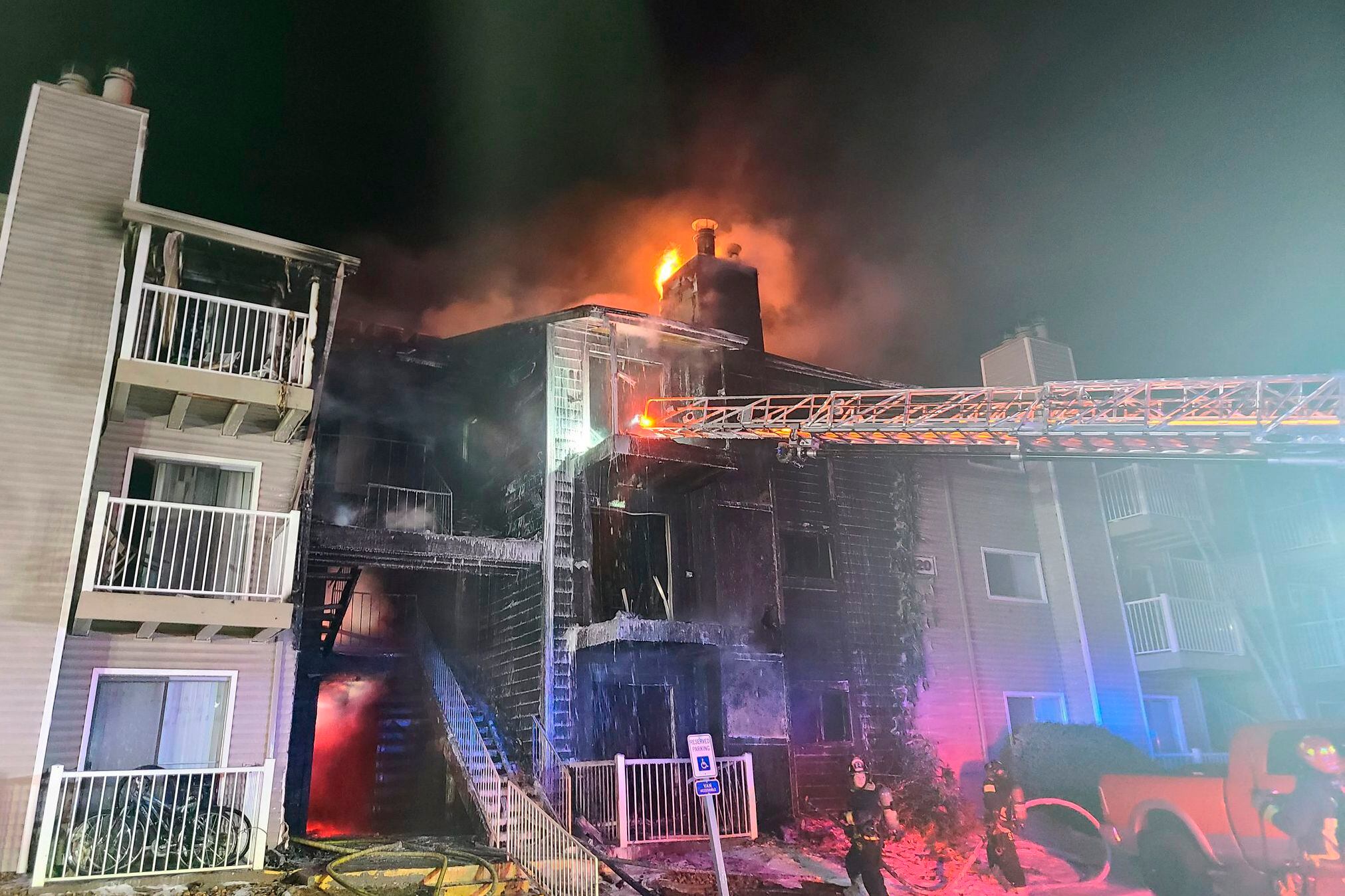 Child dies after apartment building fire in suburban Denver