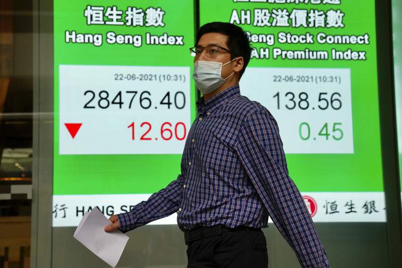 Asian shares track rebound on Wall Street