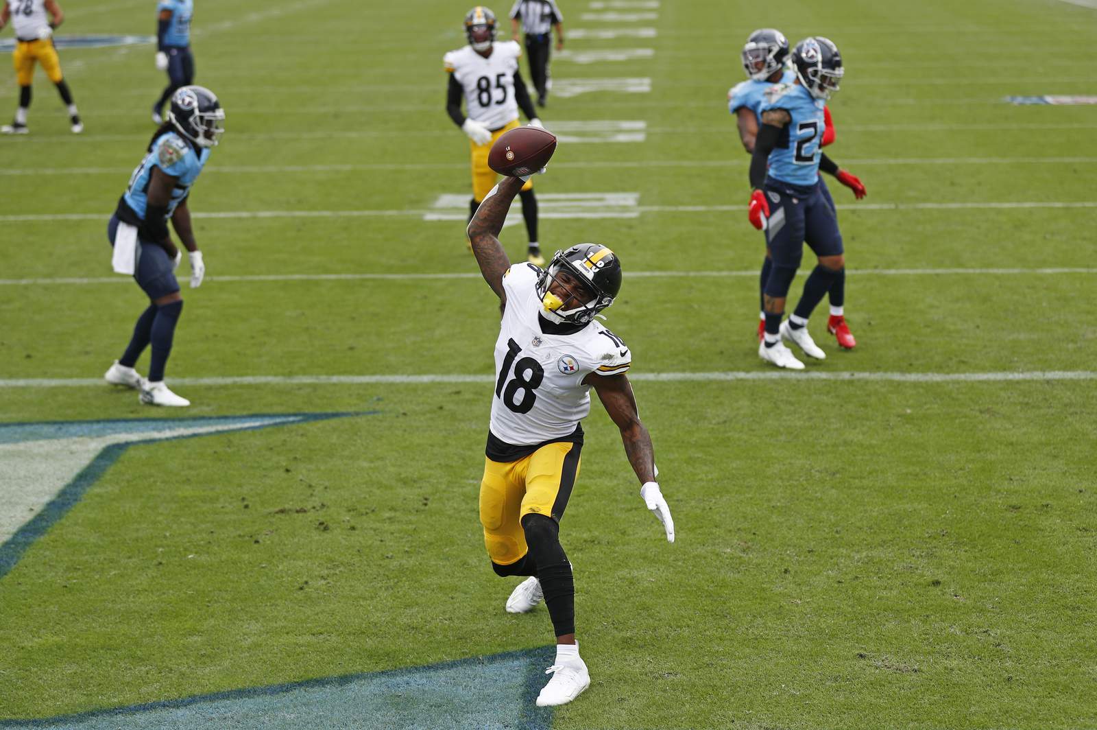 Steelers dominate early, hold off Titans for 27-24 win