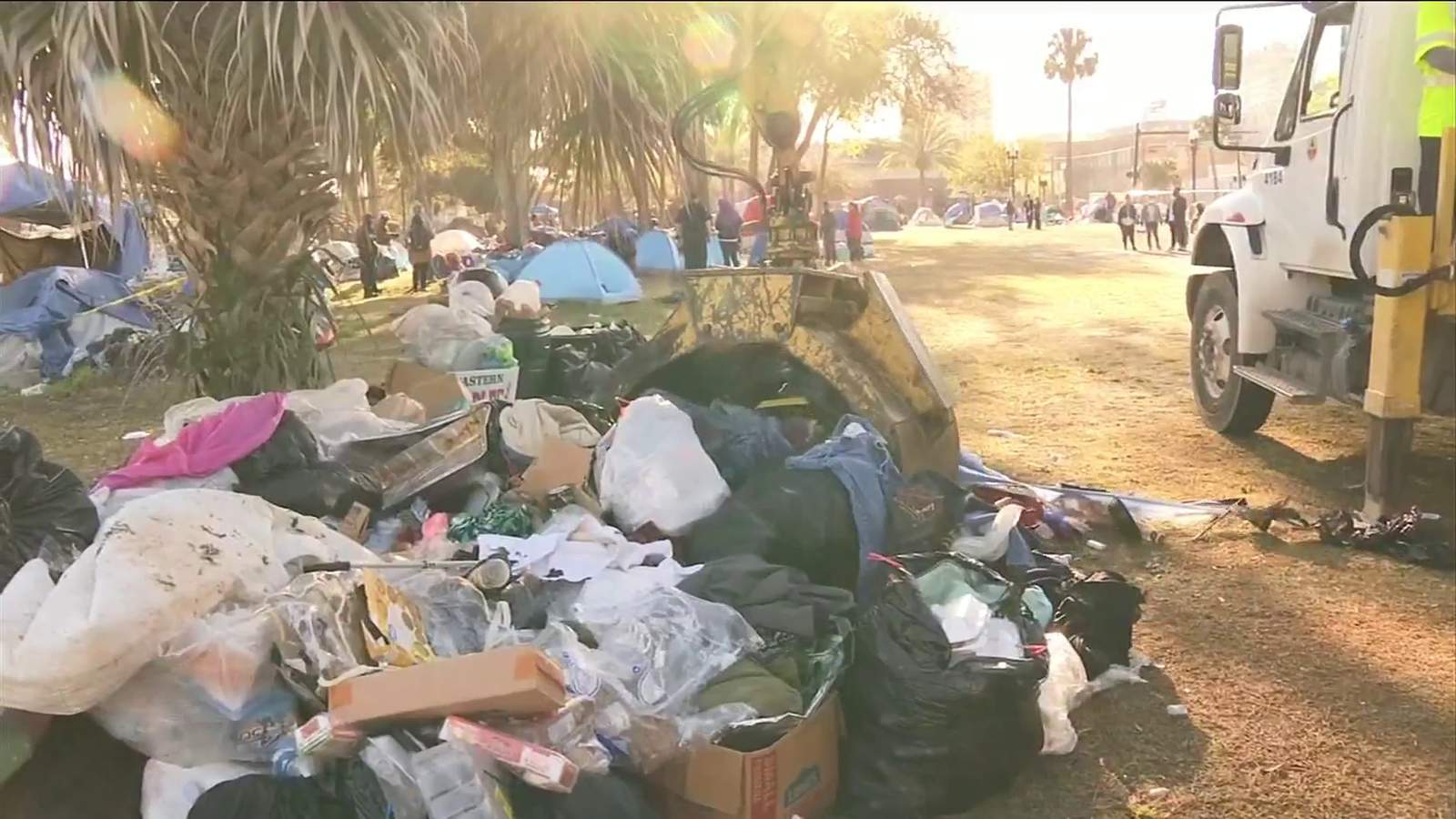 City crews clear homeless camp from Downtown Jacksonville property