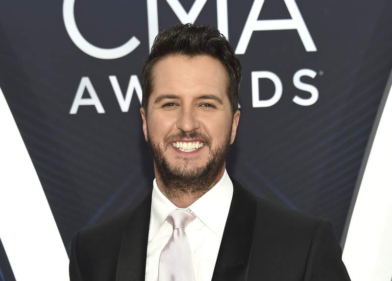 Country star Luke Bryan to host CMA Awards