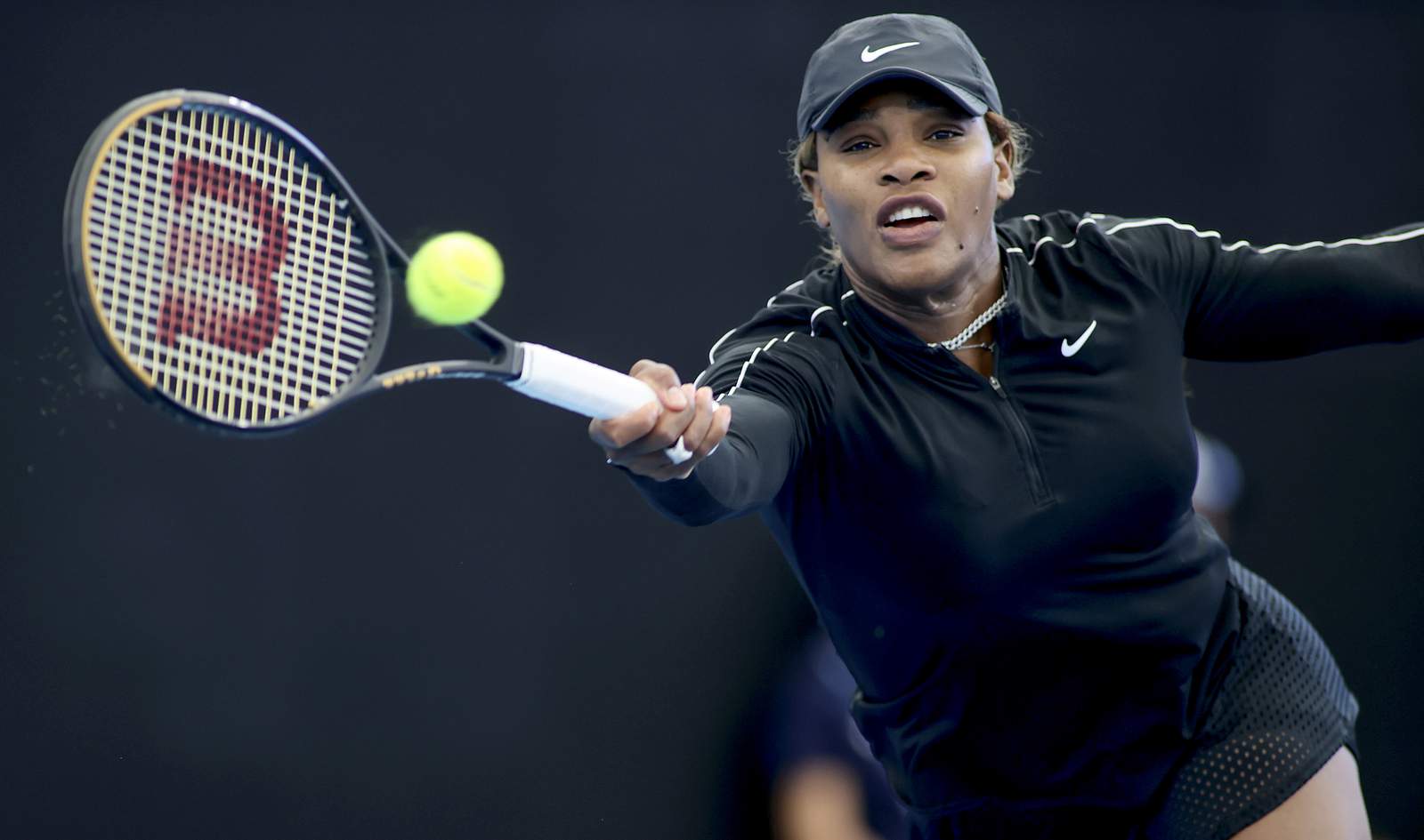 Serena visits zoo before win; Djokovic on court in Australia