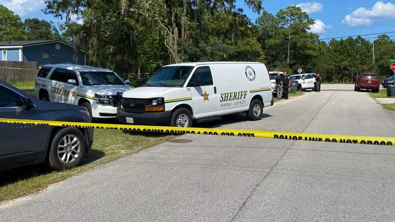 Deputy shoots, kills man who lunged at him with pair of butcher knives, sheriff says