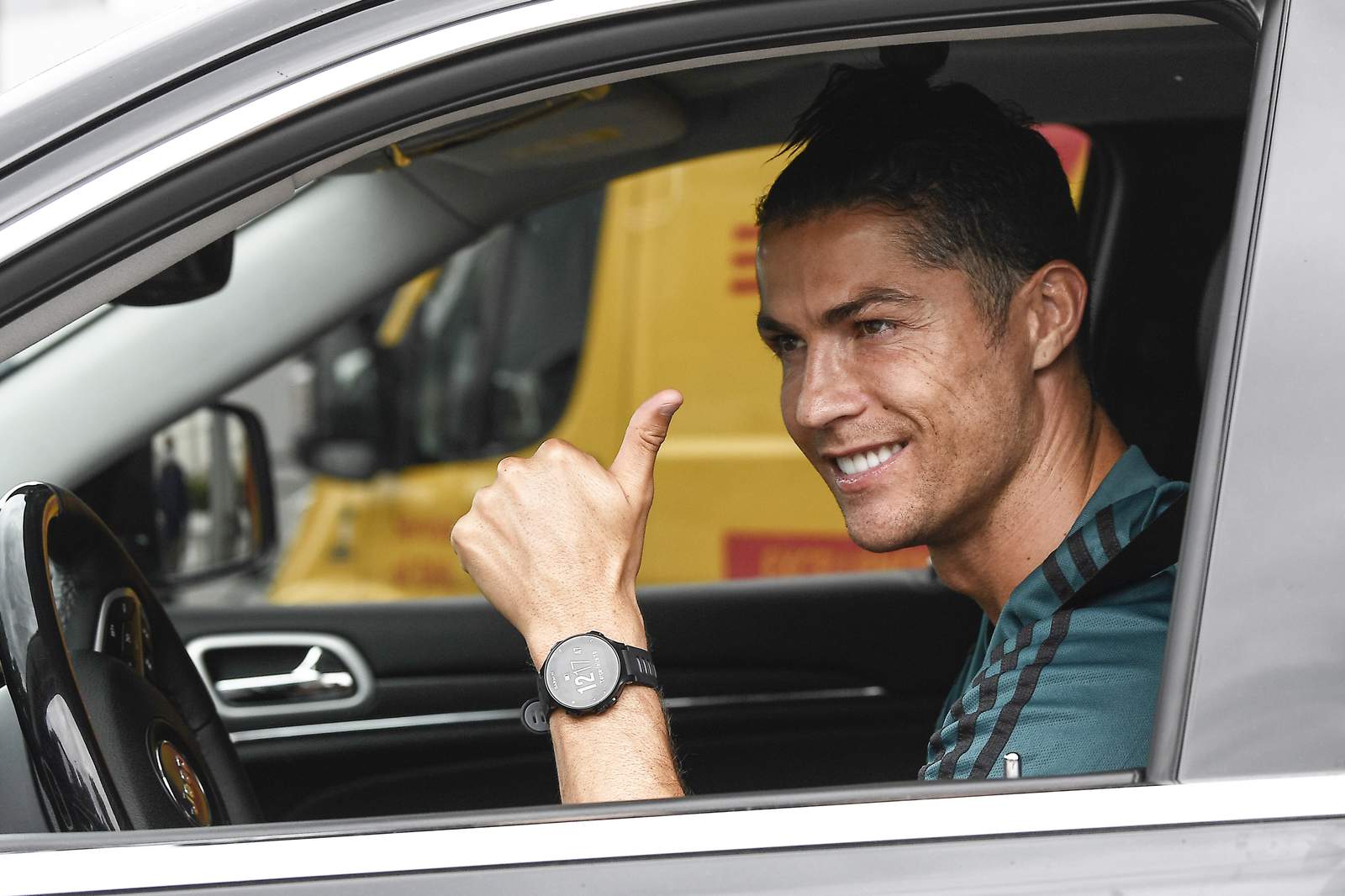 Cristiano Ronaldo reports to Juventus, gives thumbs up