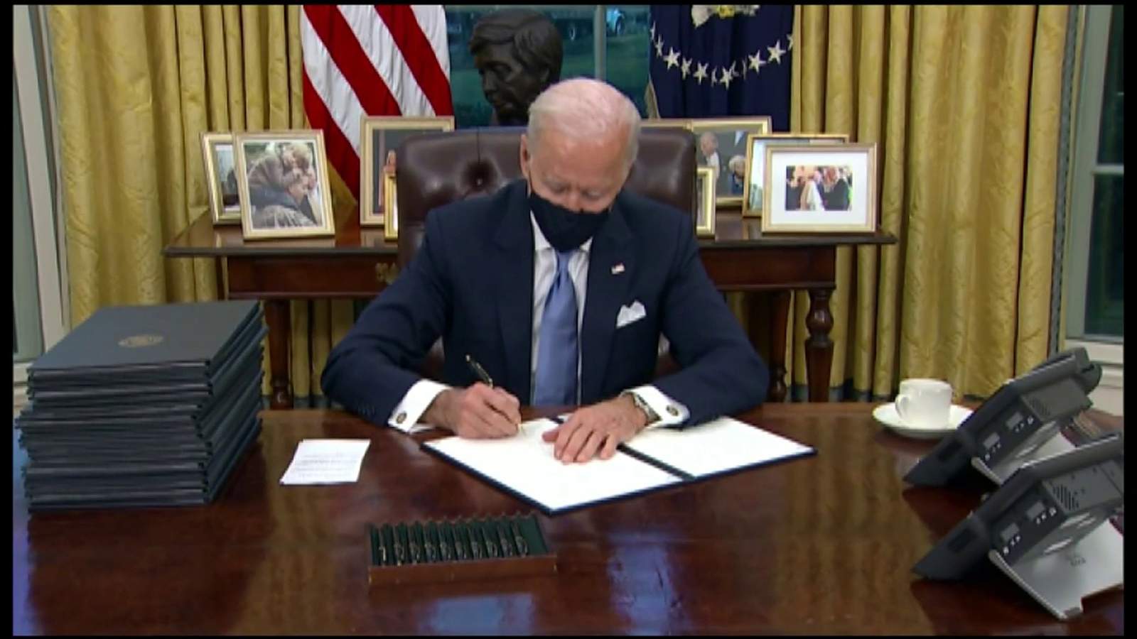 President Biden signs ‘100 days mask challenge,’ mandating masks in federal buildings
