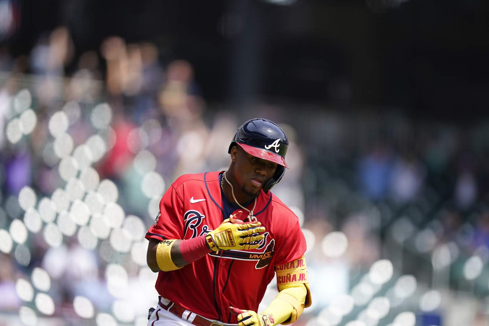 Braves OF Acuña departs with abdominal muscle pain