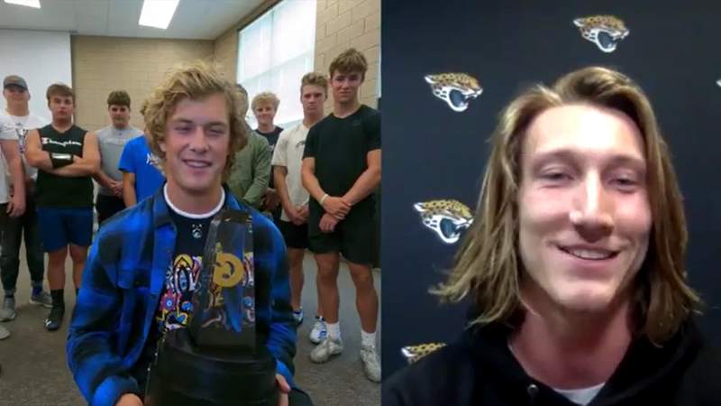 Trevor Lawrence surprises QB with Gatorade Player of the Year award