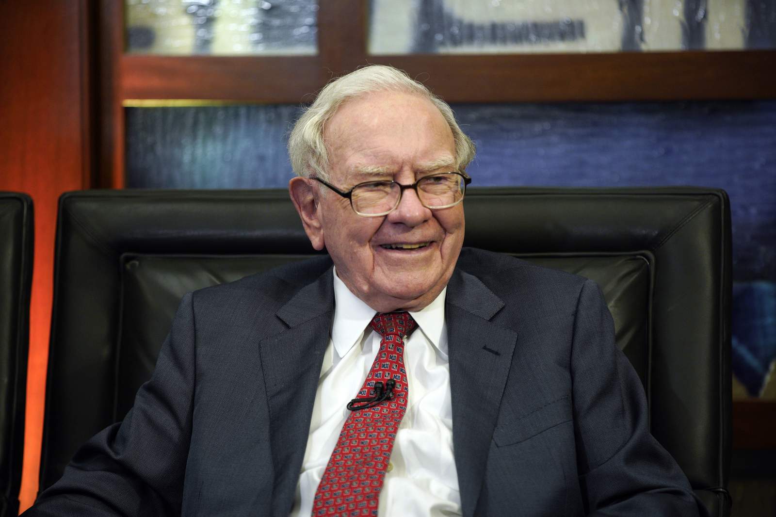 Buffett's firm reveals new investments in Verizon, Chevron