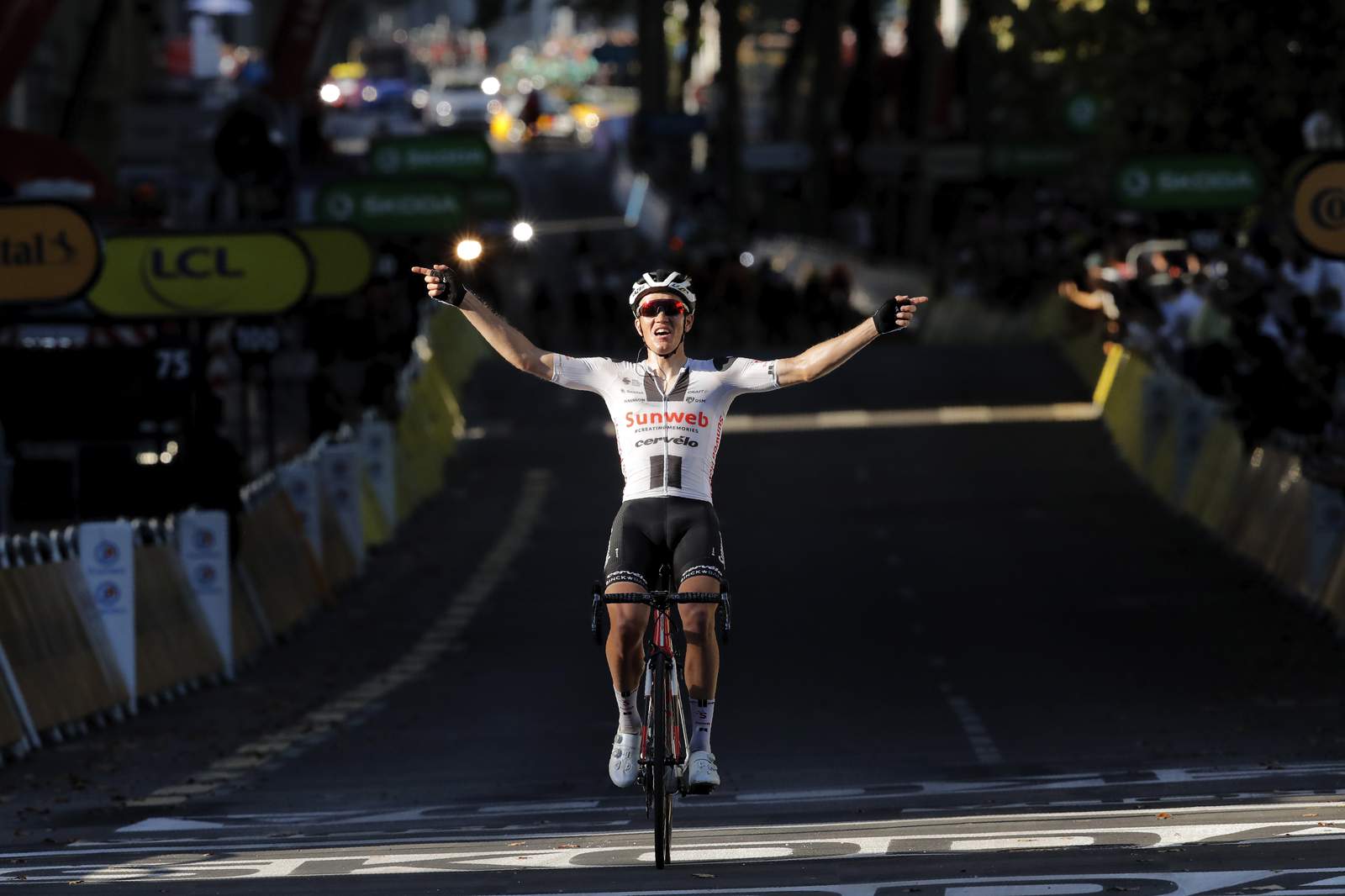 Andersen wins Stage 14 at Tour de France led by Roglic