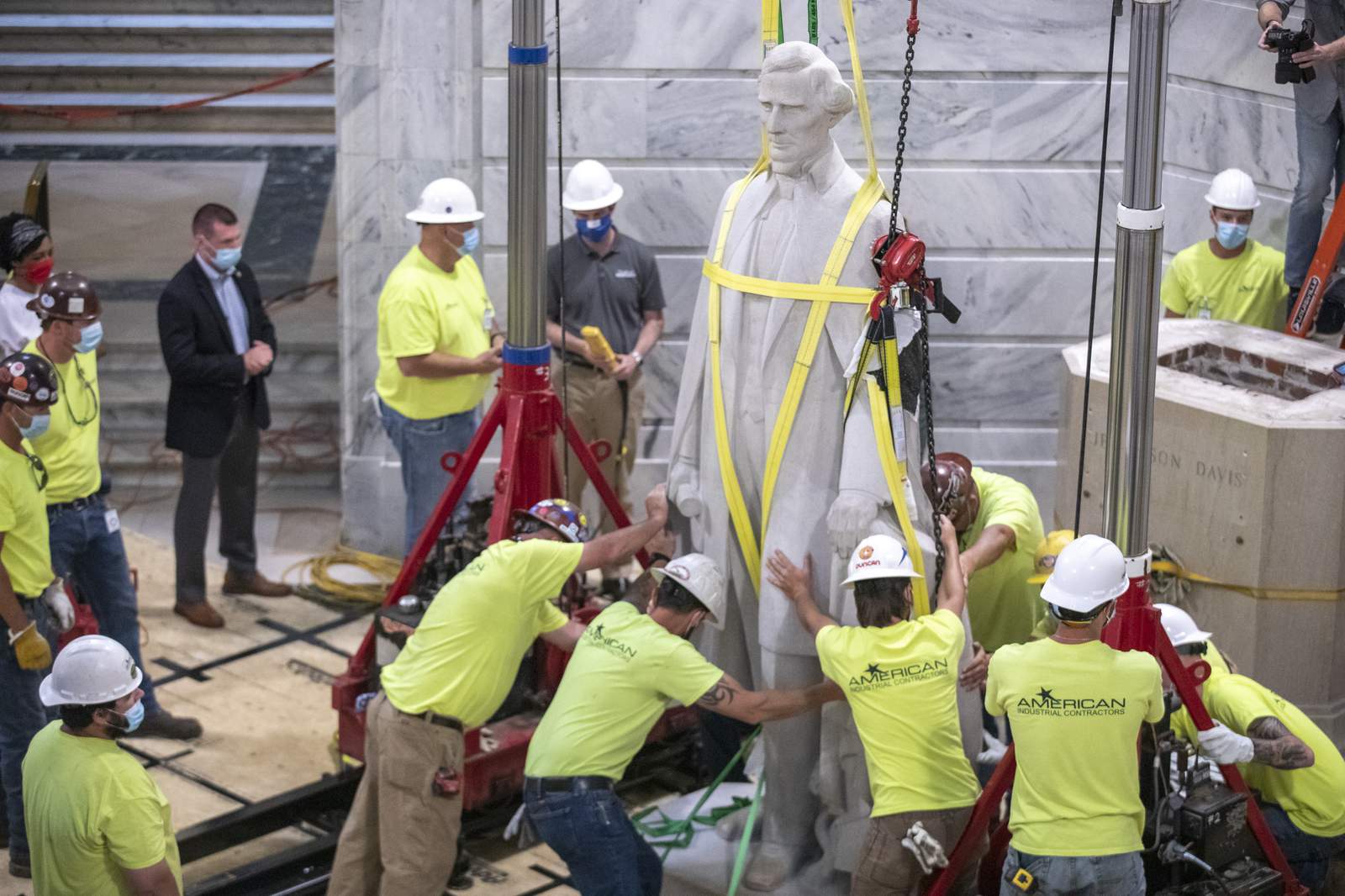 Governor has role in Davis statue's removal from Capitol