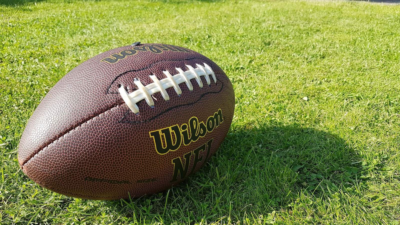 Praying for a win: Florida bill would OK it in school sports