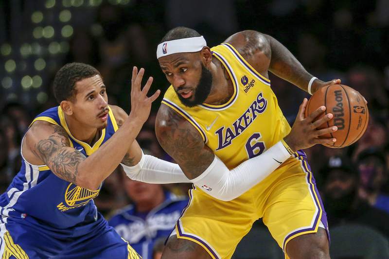 James scores 35, Lakers beat Raptors in OT, snap 3-game skid