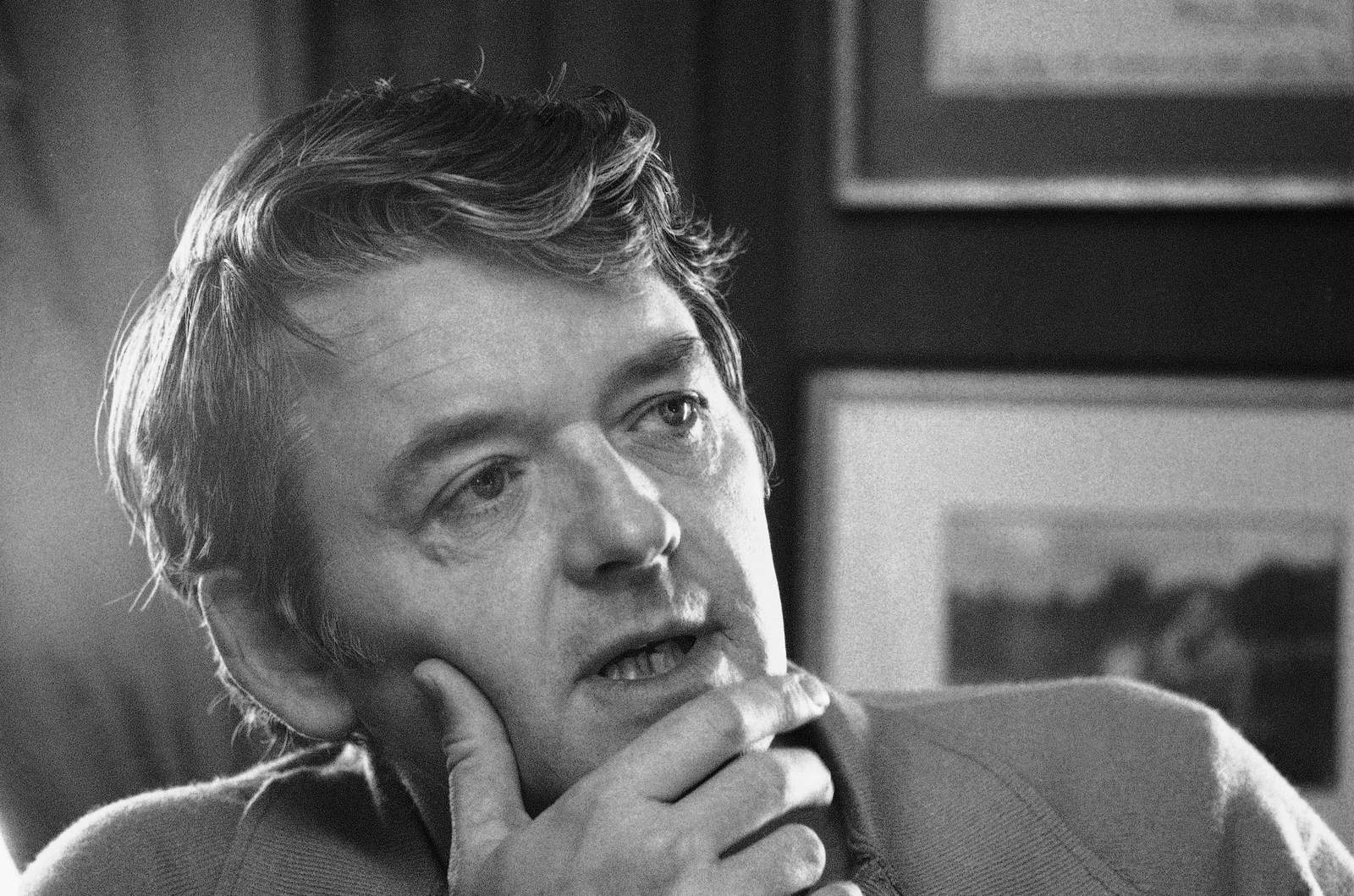 Hal Holbrook, prolific actor who played Twain, dies at 95