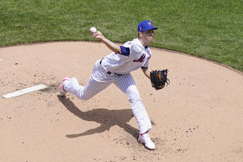 Mets' deGrom exits early in return from right lat issue