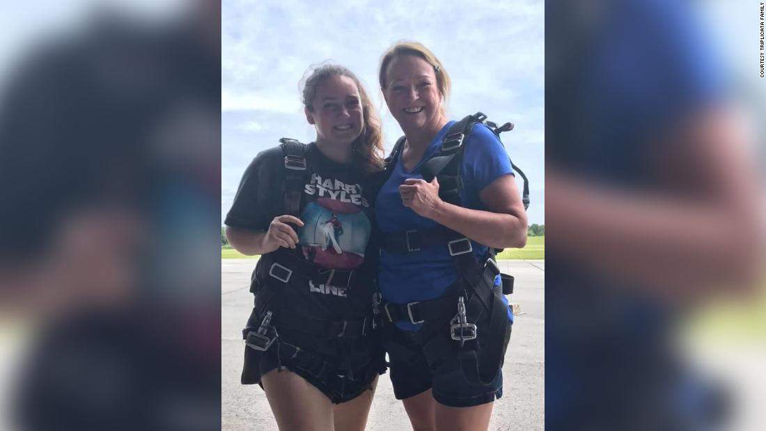 Georgia teen on her first skydive, veteran instructor died when their chutes failed