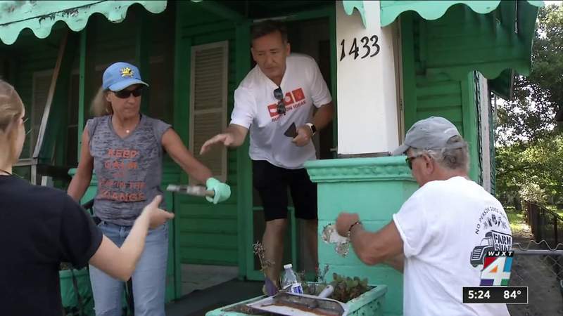 United Way volunteers pitch in to polish up porches for Eastside seniors