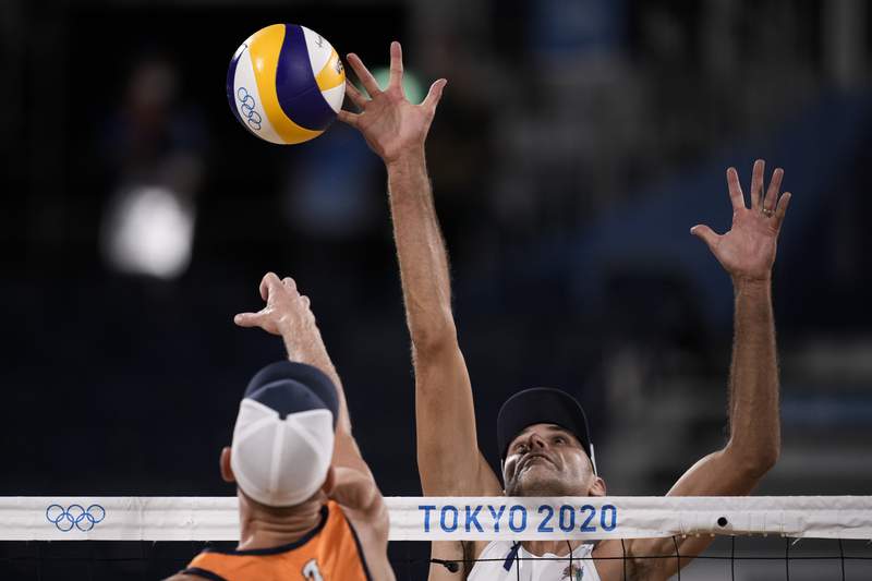 Olympics Latest: US men get off to fast start in volleyball