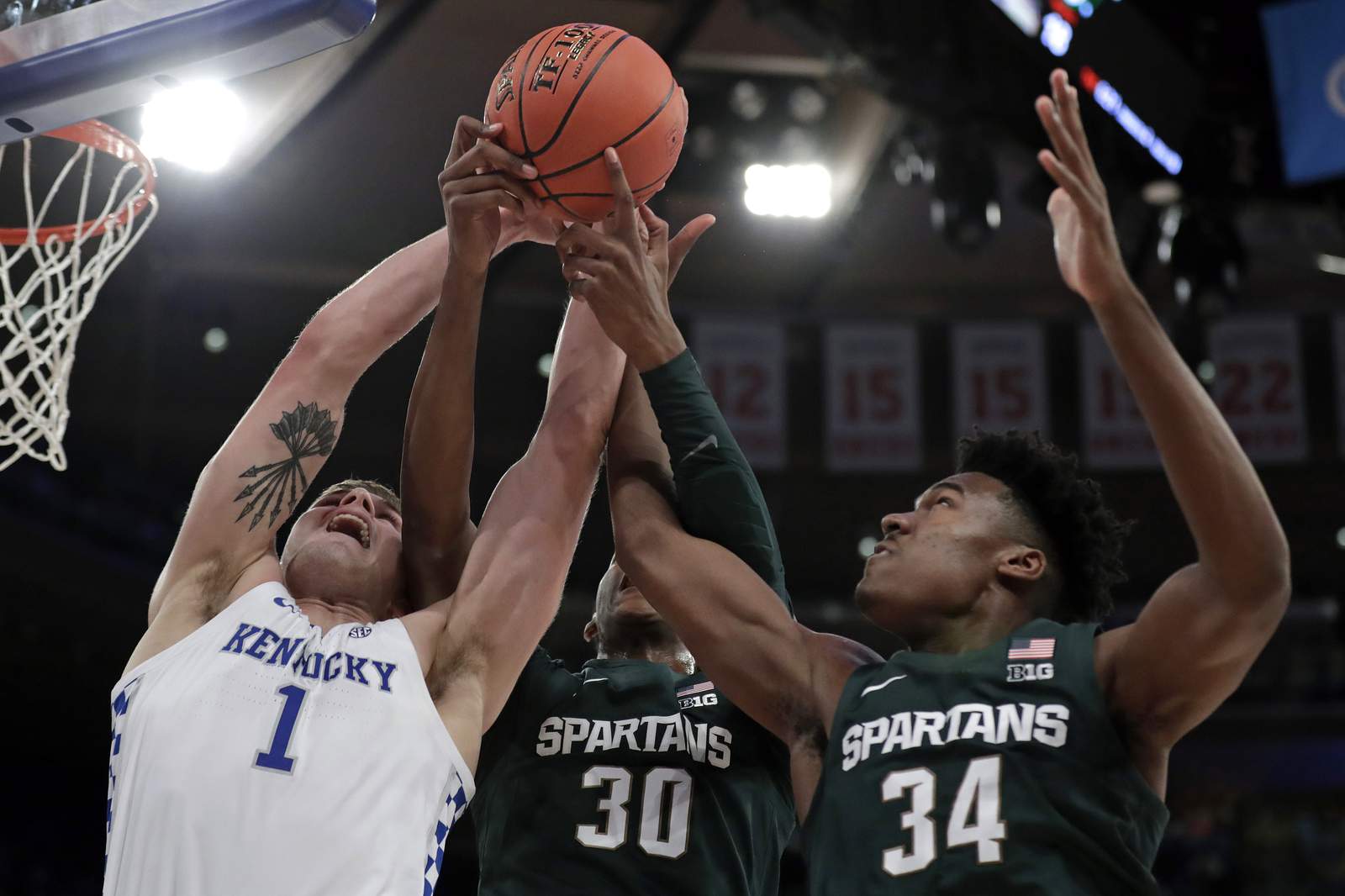 Maxey leads No. 2 Kentucky past No. 1 Michigan State 69-62