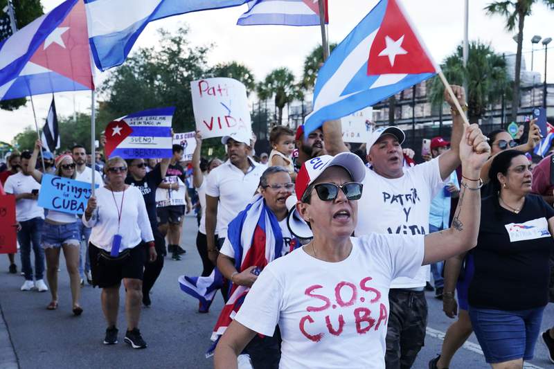 Small flotilla leaves Miami to show support for Cuban people