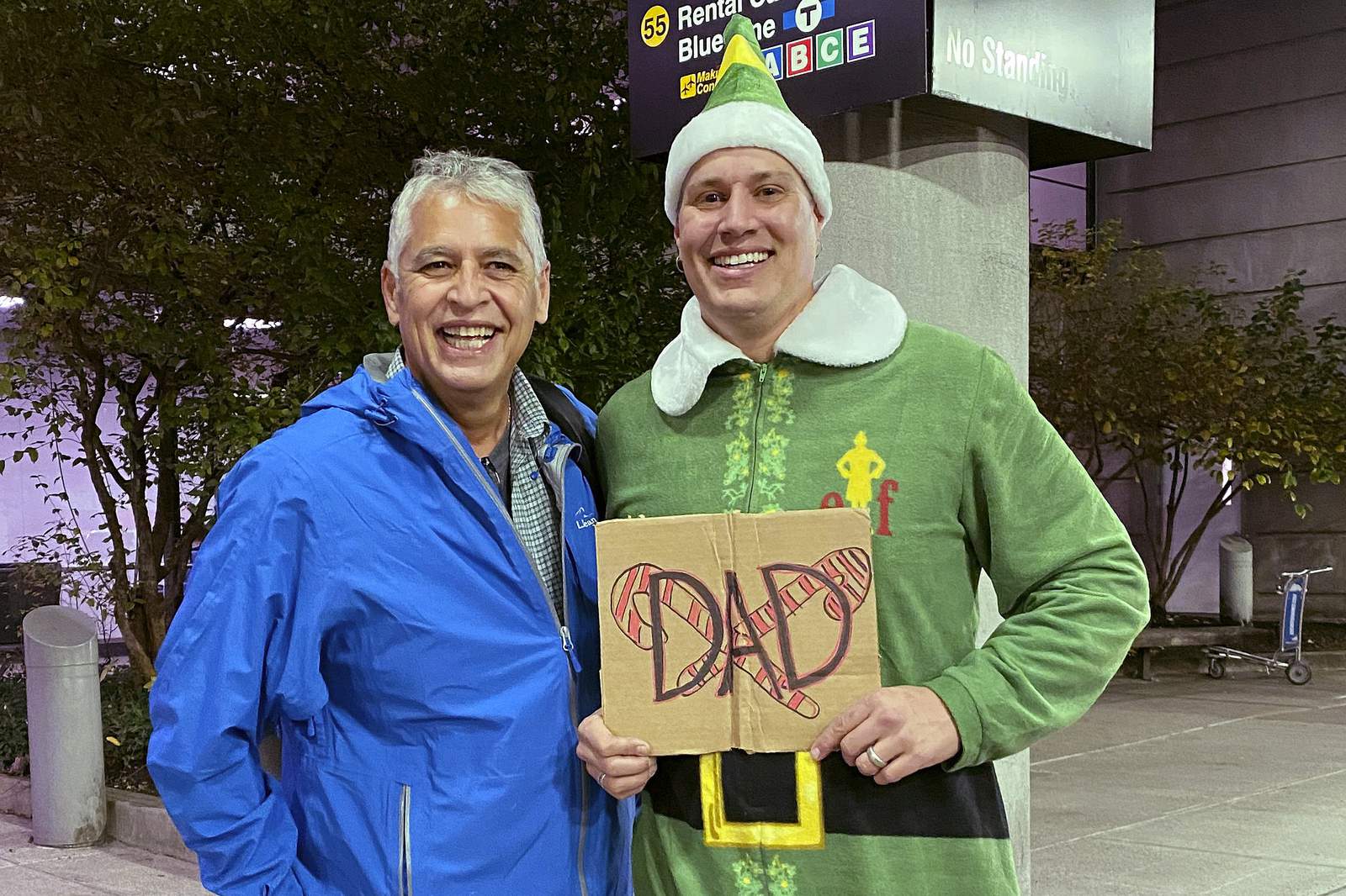 Scene from 'Elf' comes to life as Buddy meets dad in Boston
