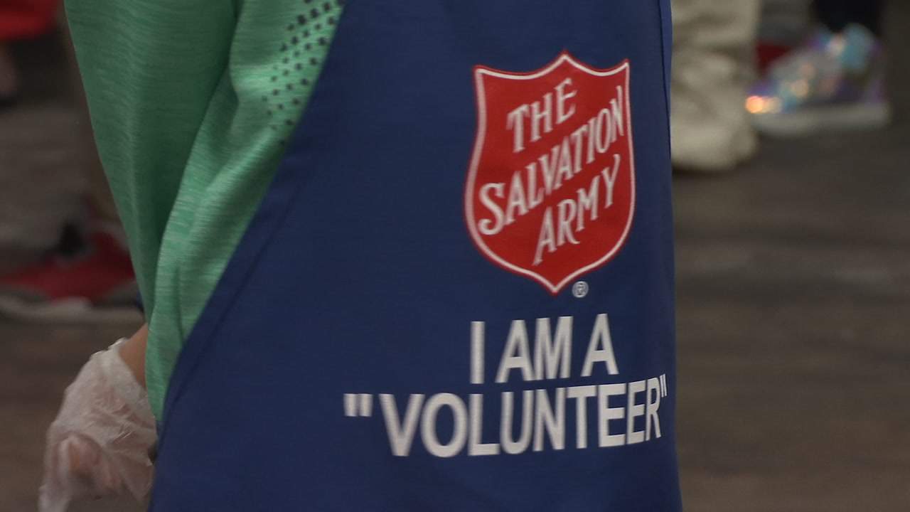 Salvation Army distributes Thanksgiving food to 1K families