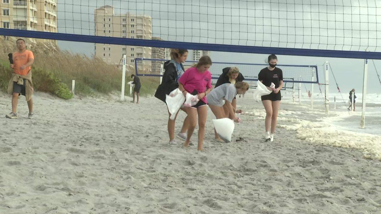 Despite bleak weather, volunteers pick up trash at beaches, rivers, parks