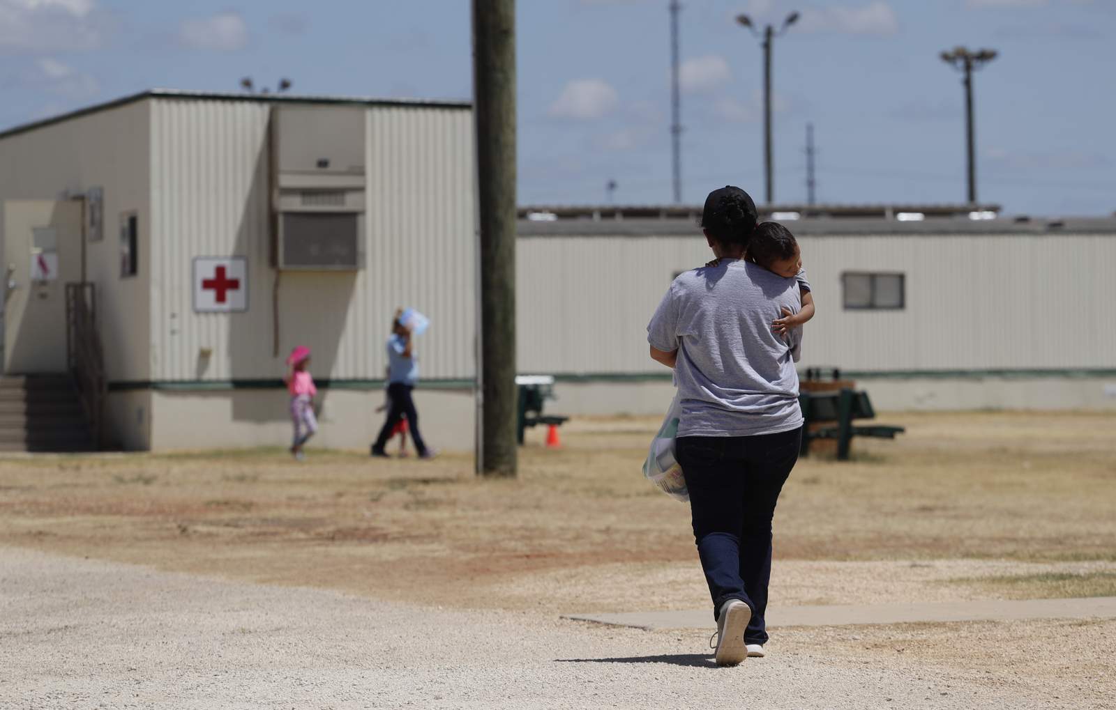 Child border crossings surging, straining US facilities