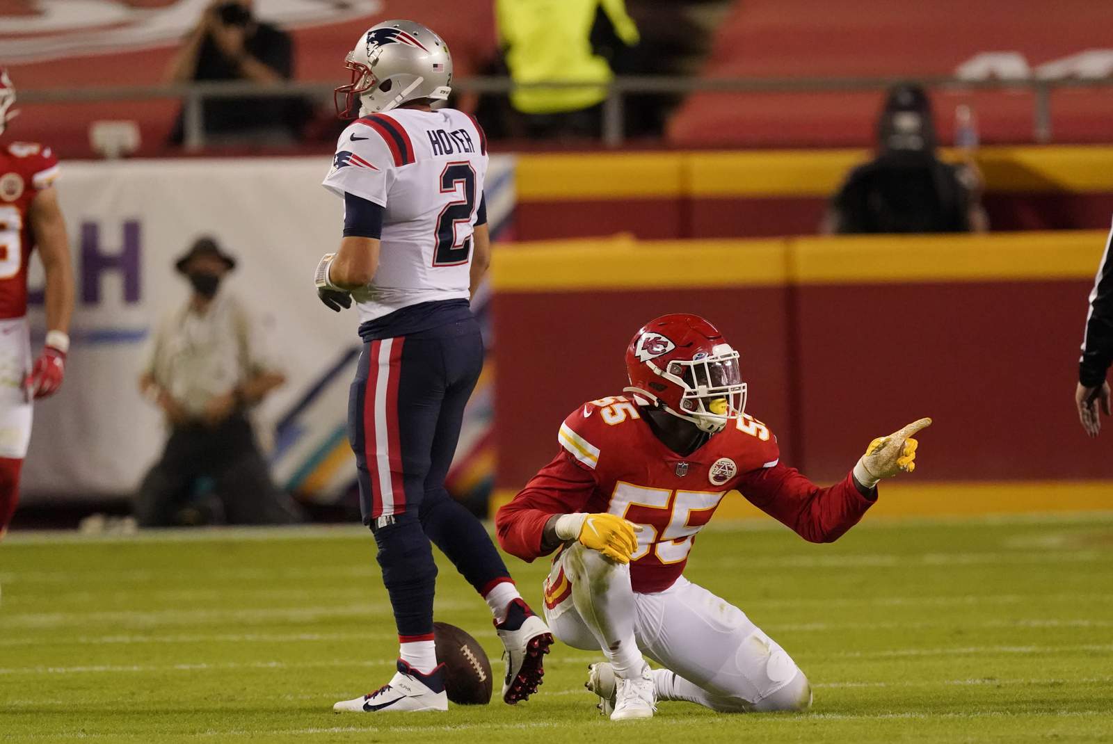 Chiefs lean on D to beat Pats 26-10 in COVID-19-delayed game