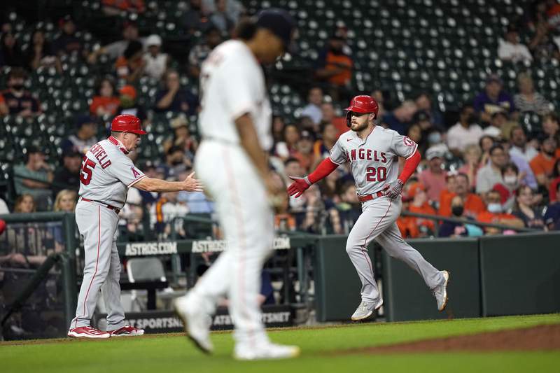 Walsh's big night helps Angels rally for 5-4 win over Astros