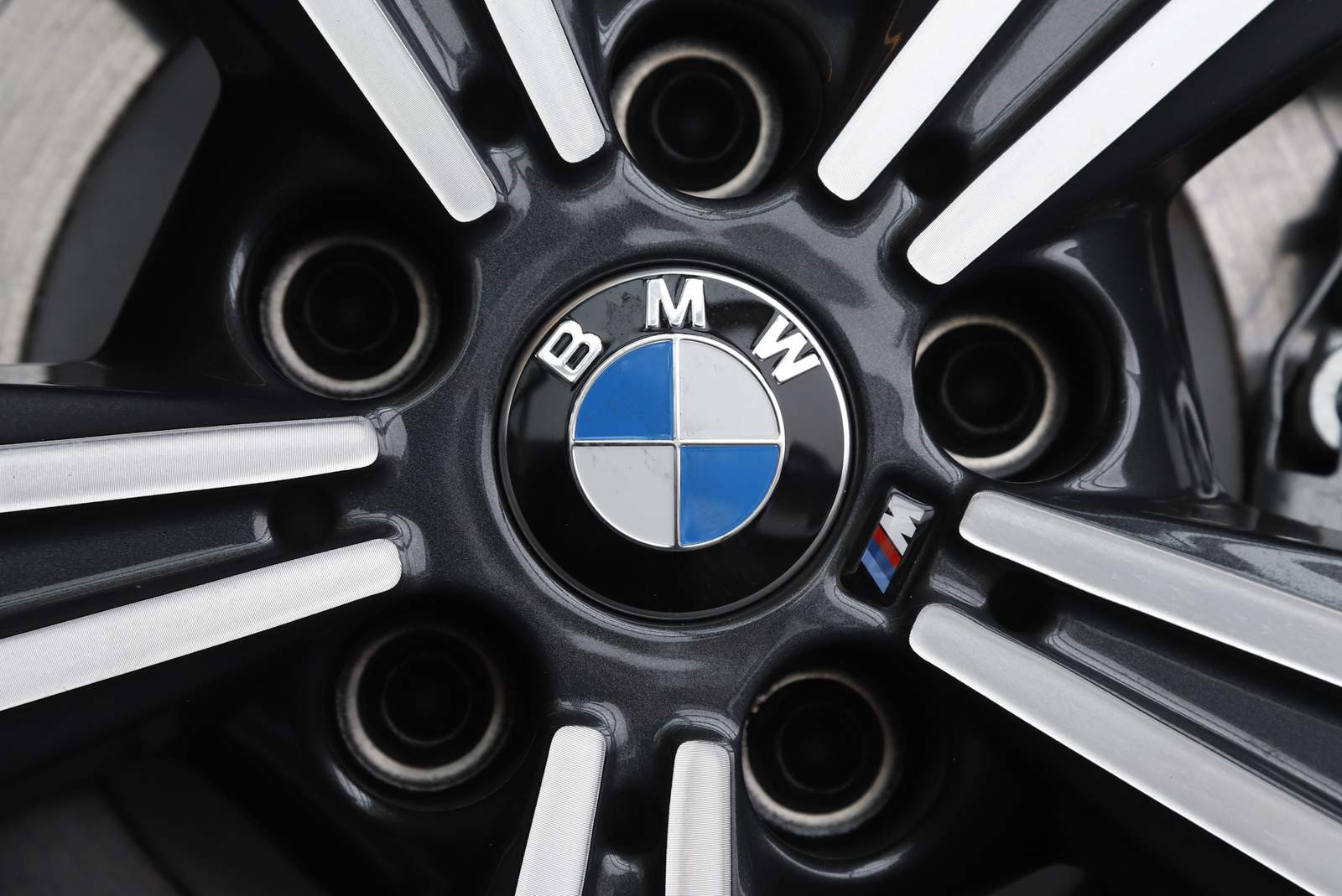 Luxury vehicles, recovering auto markets boost BMW profits