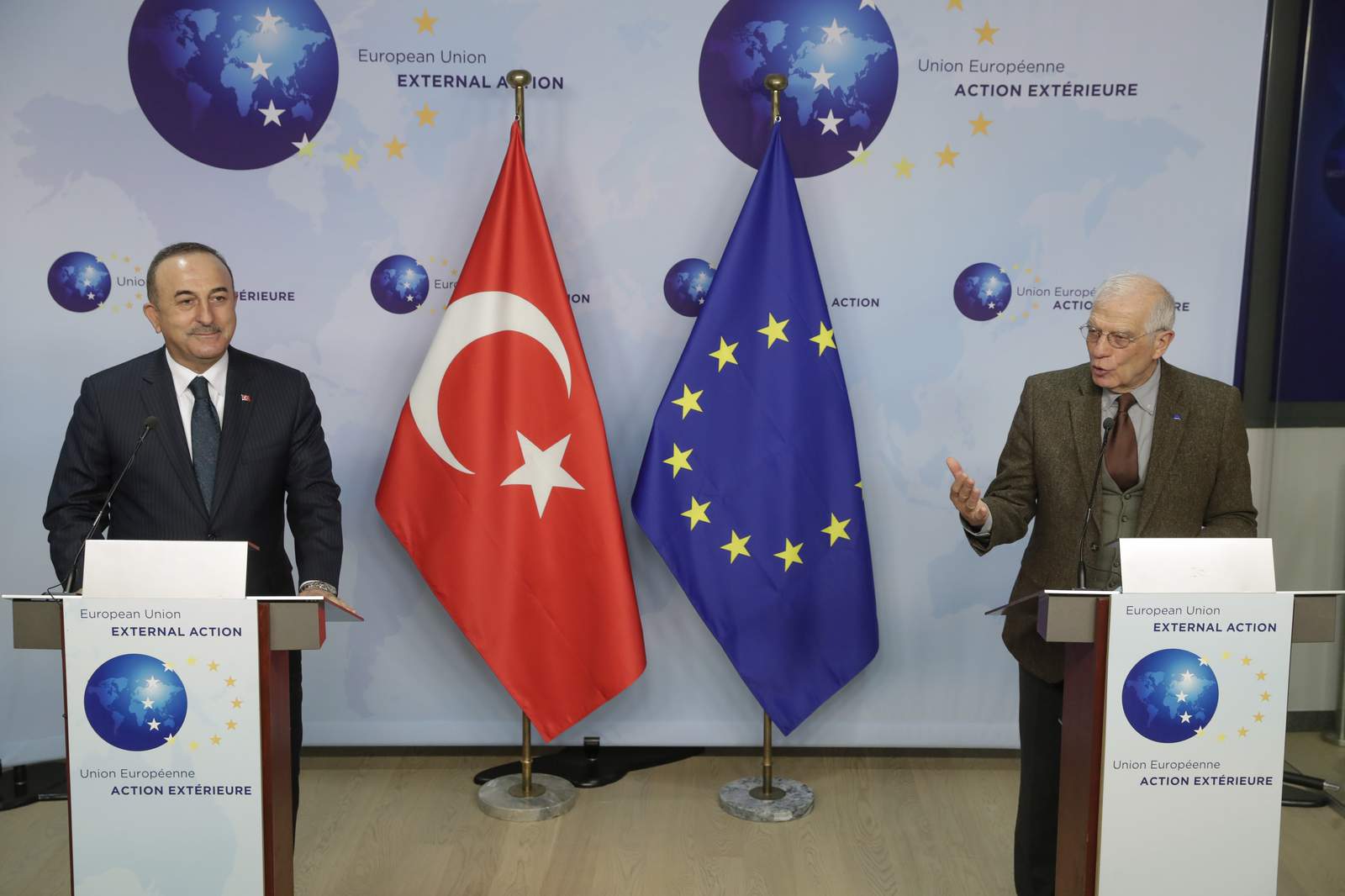 Turkey launches charm offensive to ease tensions with EU