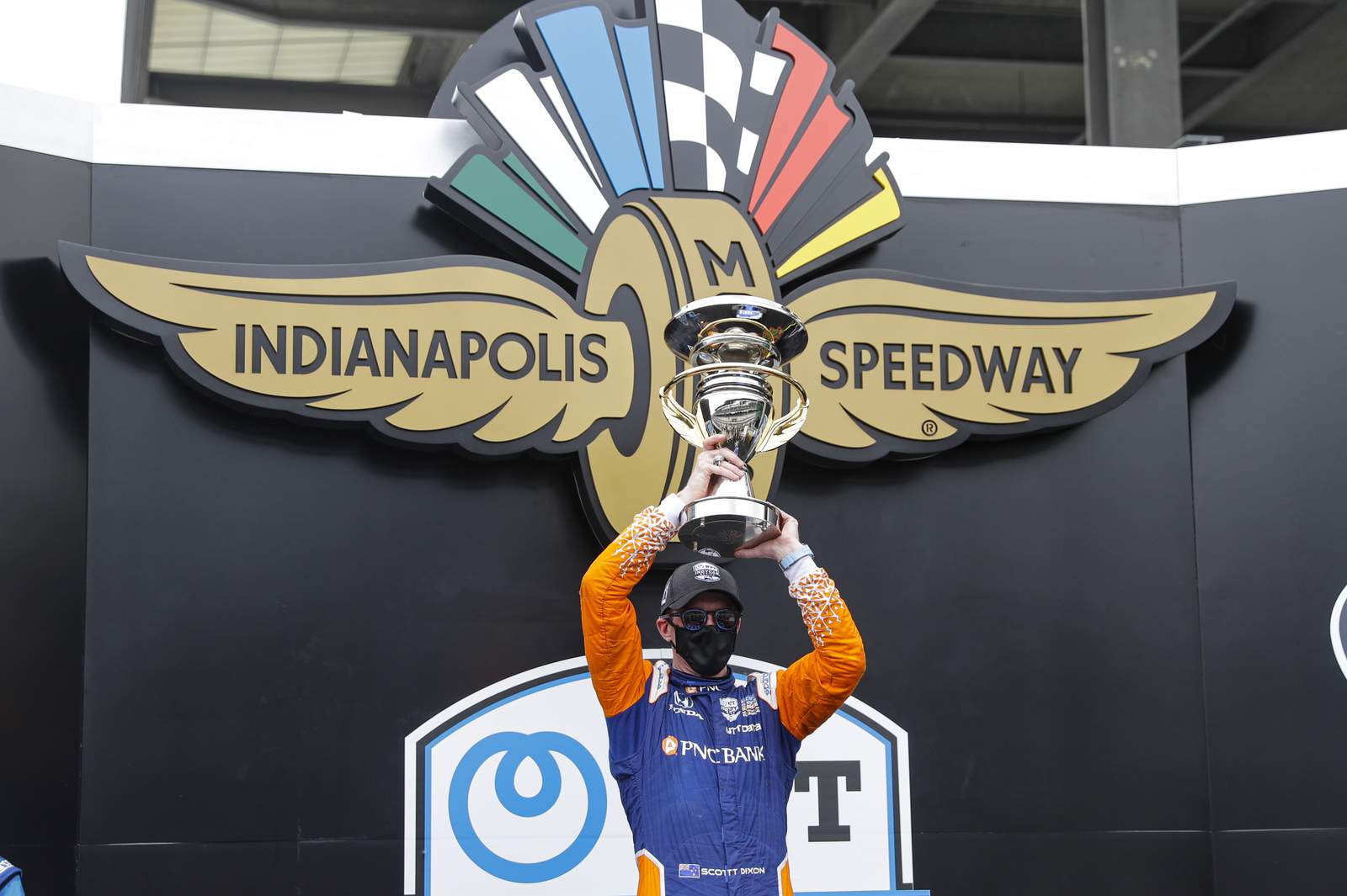 Dixon breaks through at Indianapolis with victory in GP