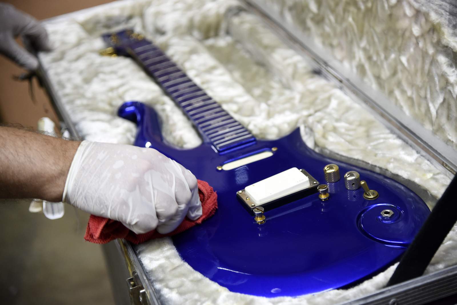 Cobain 'MTV Unplugged' guitar sells for sky-high $6 million