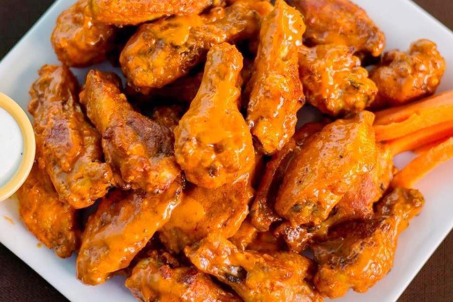 Island Wing Company brings chicken wings and more to Windy Hill