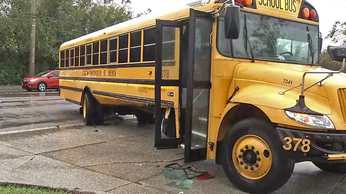2 school buses in crashes in Jacksonville on Friday morning