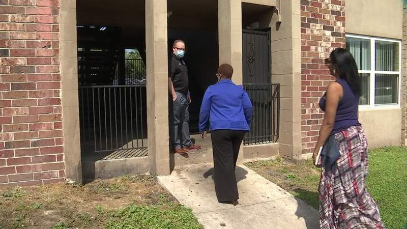 Jacksonville councilwoman wants tenants in mice-infested apartments moved