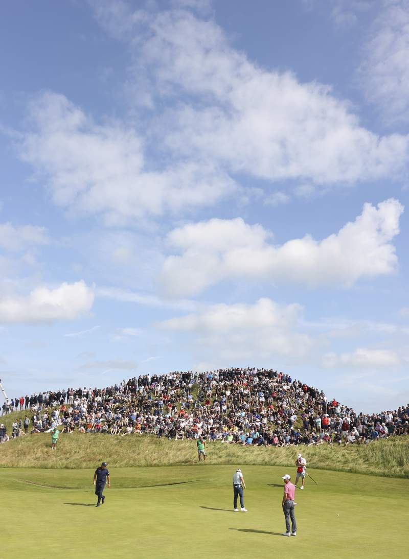 The Latest: Oosthuizen opens with a 64 to lead British Open
