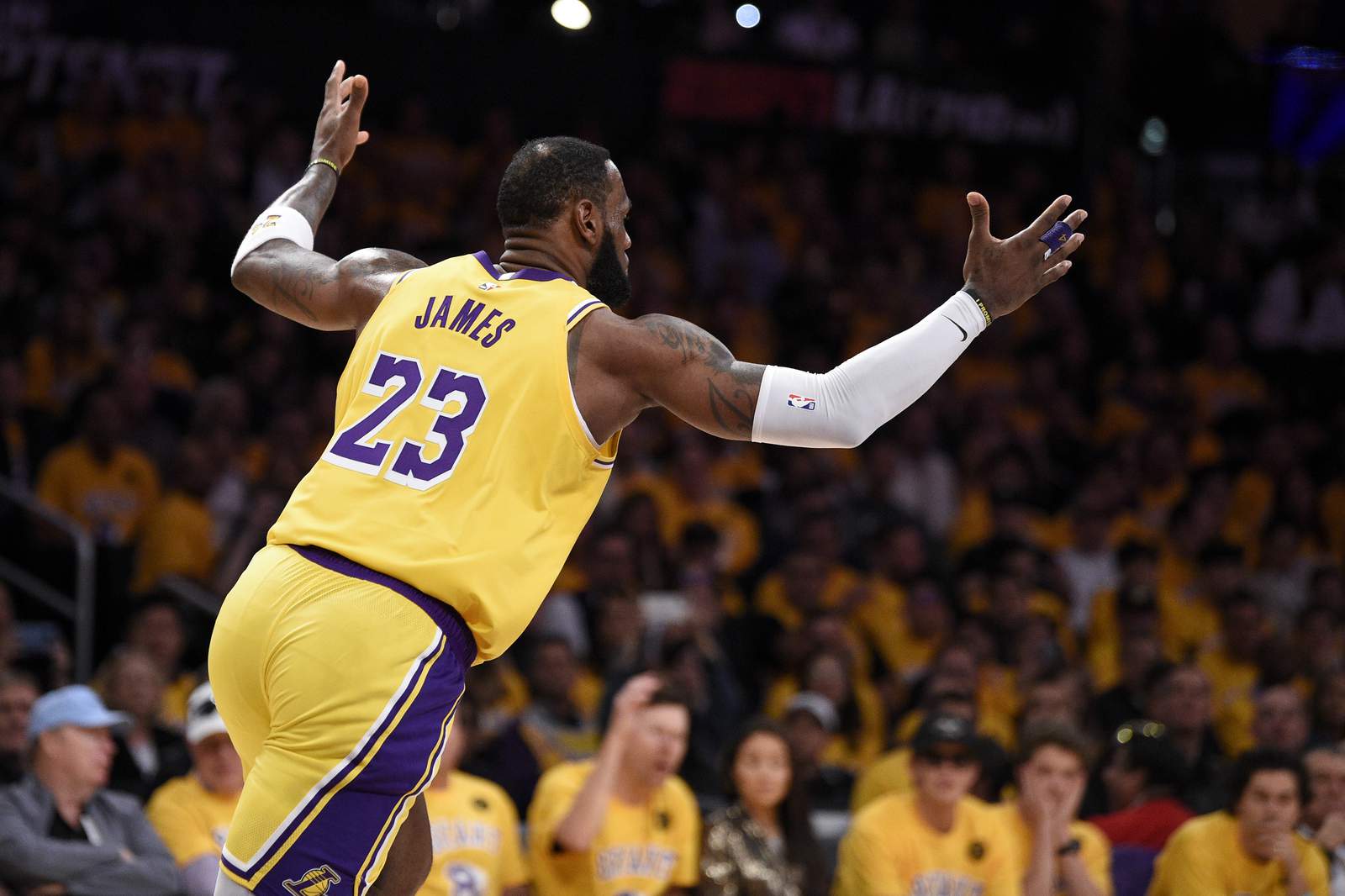 The King's Speech: LeBron James' words salve hurting Lakers