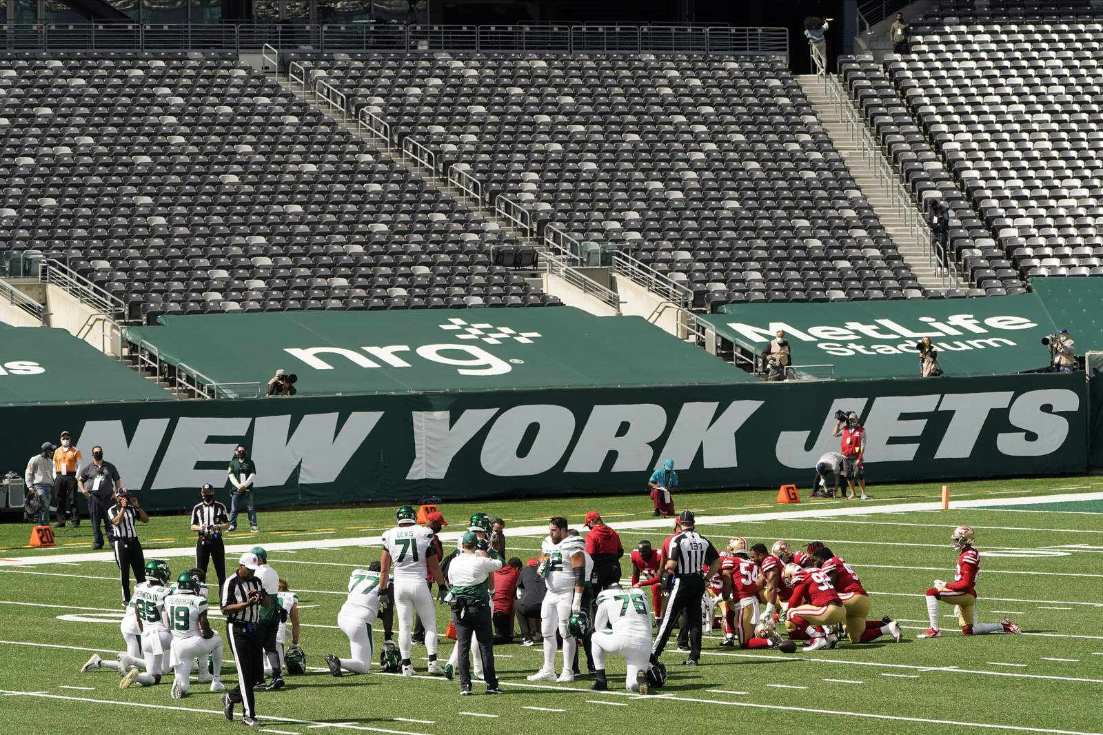 49ers complain about playing surface at MetLife Stadium