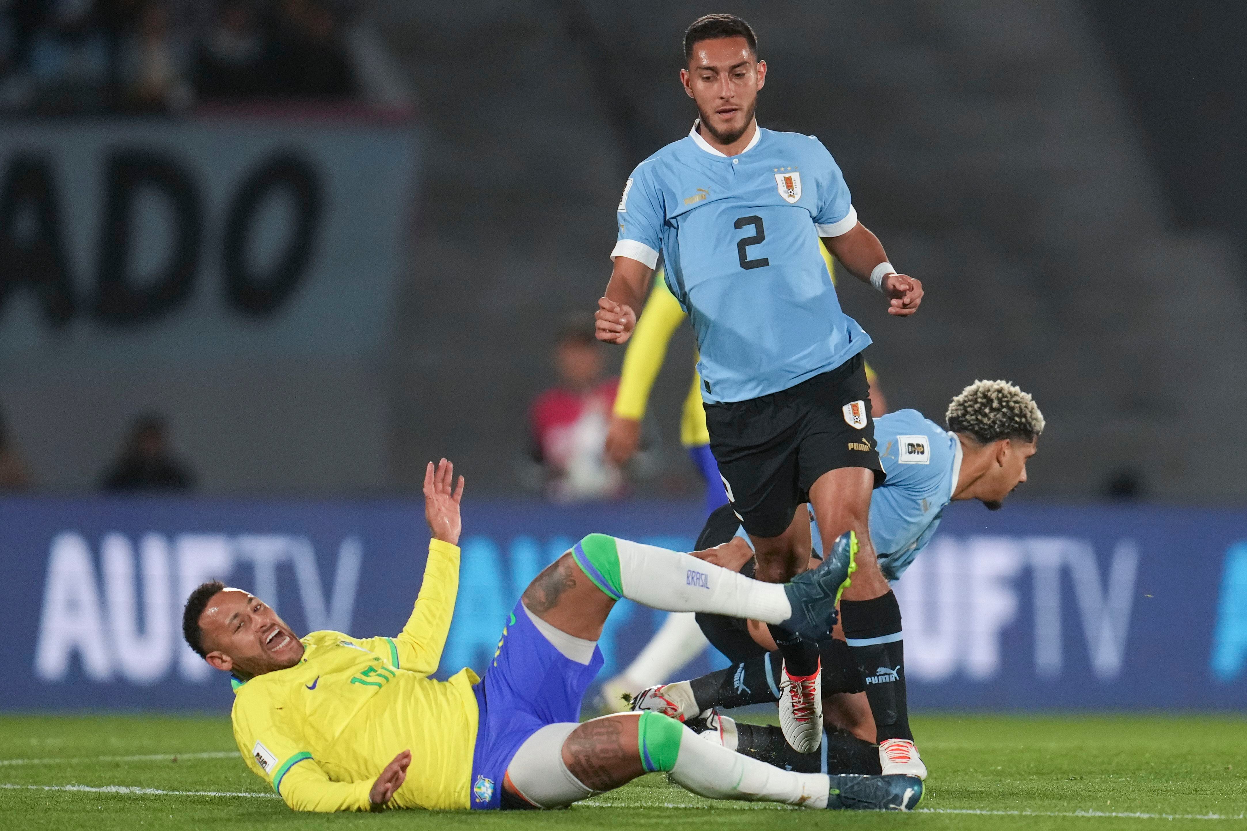 Neymar leaves Brazil match in tears with left knee injury; team doctor says  severity unknown, Sports