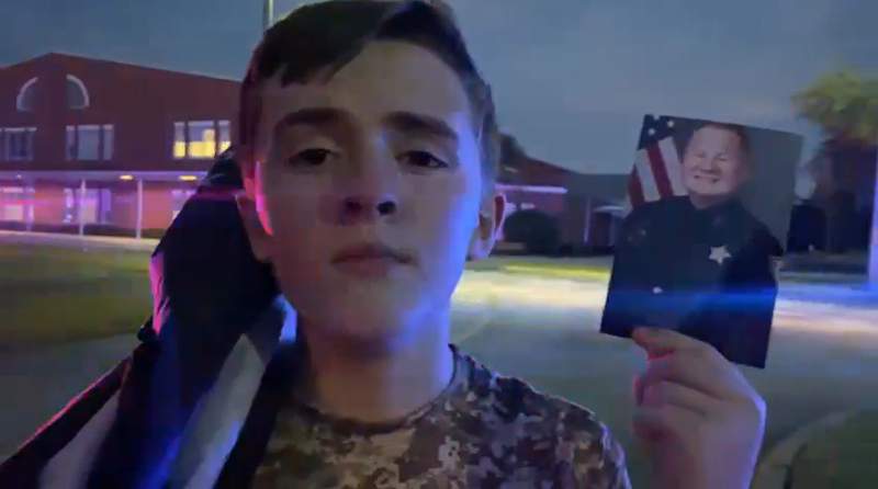 Florida boy runs mile, flag in hand, to honor Deputy Joshua Moyers
