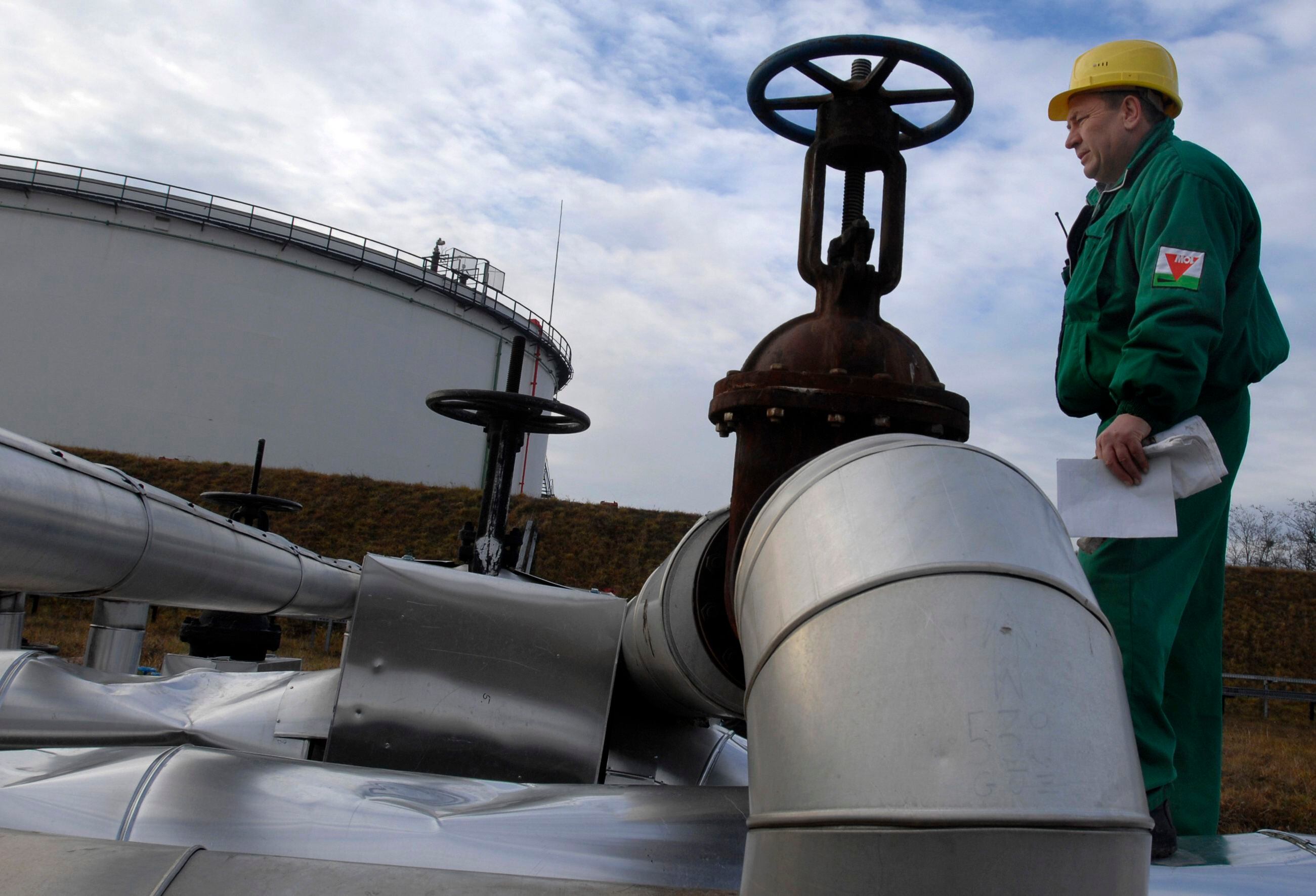 Russian oil shipments to central Europe expected to resume