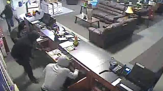 Lake City police searching for 5 burglary suspects