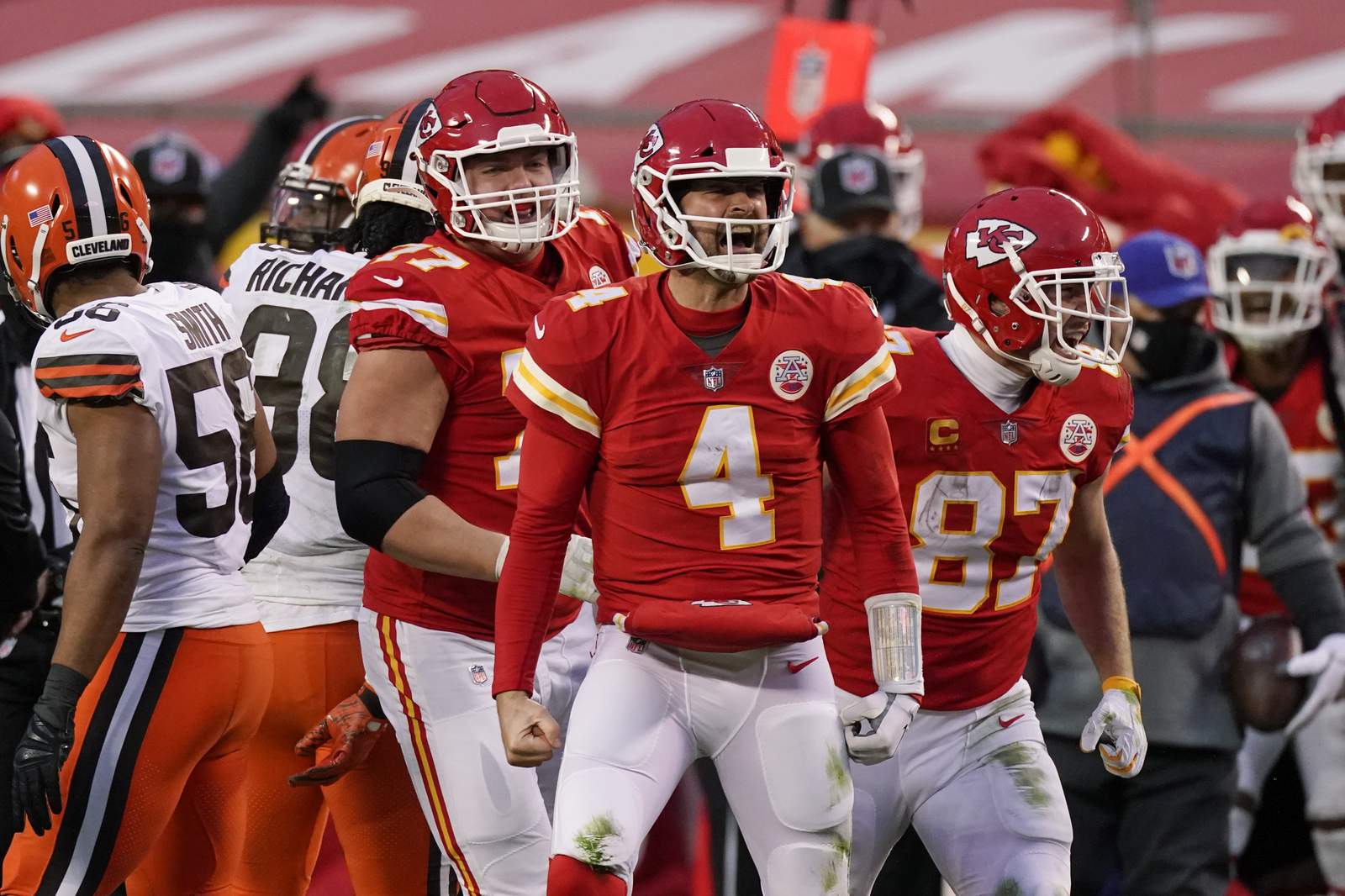 Chiefs' Chad Henne goes from backup QB to playoff stage
