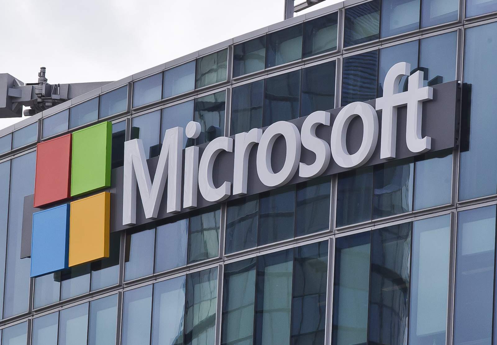 Microsoft ousts rivals from CES marquee as show moves online